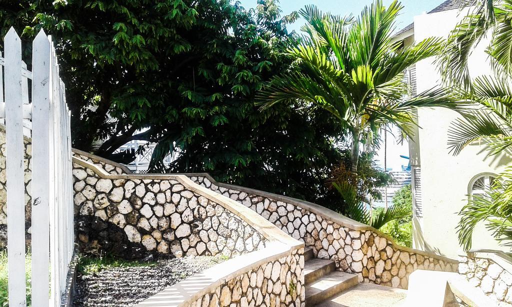 Skycastles Condominiums Ocho Rios Exterior foto